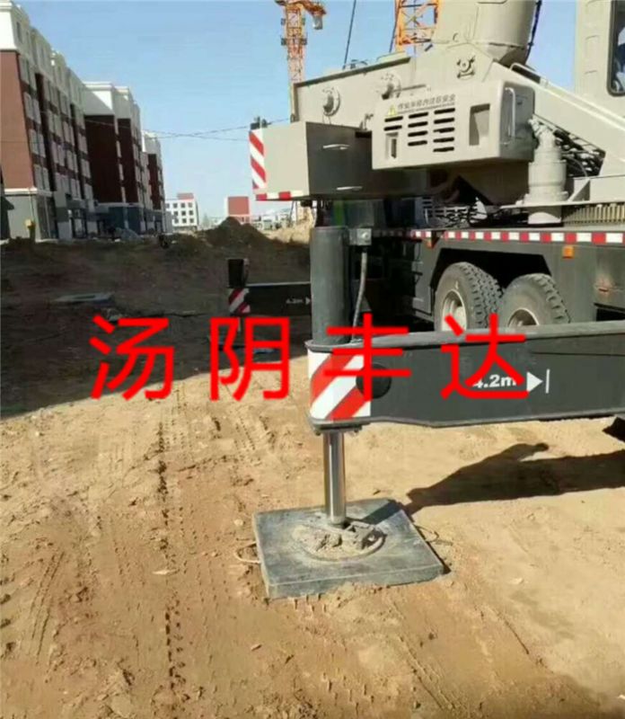 吊車(chē)支腿墊闆施工(gōng)現(xiàn)場(chǎng)